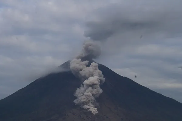 Kisah Unik Mbah Dipo Juru Kunci Gunung Semeru Yang Telah Tiada Espos