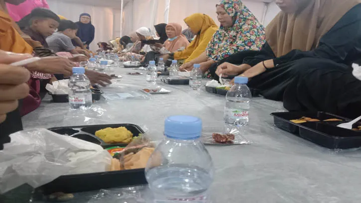 Lezatnya Menu Takjil Di Masjid Raya Sheikh Zayed Solo Espos Id