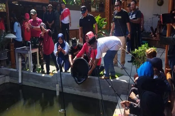 Warga Gumpang Kartasura Sukoharjo Gelar Mancing Dan Senam Bersama