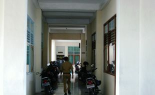 Parkir liar di Gedung DPRD