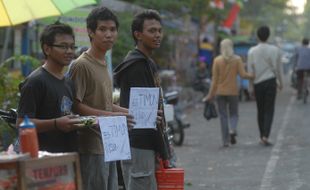 Jajakan makanan untuk buka puasa