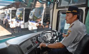 Cek kondisi bus