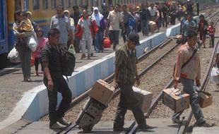 PANTAUAN ARUS MUDIK : Lebaran, Jumlah Penumpang Kereta Alami Penurunan