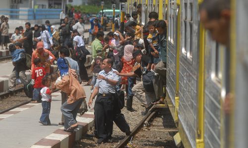 Silinder rem patah, penumpang KA dialihkan