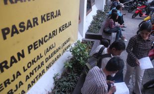 Pencari Kartu Kuning Membludak