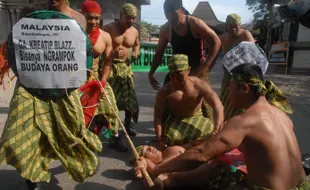 Aksi damai tantang klaim Malaysia