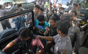 Polisi bubarkan aksi mahasiswa