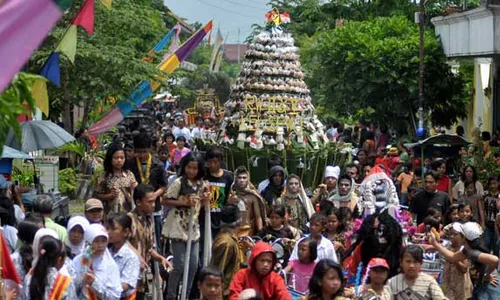 TRADISI JOGJA : Sambut Ramadan, 1.000 Apem Diarak di Kadipaten