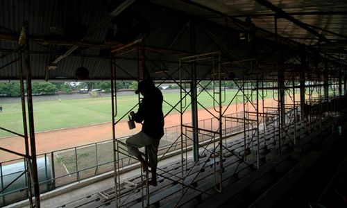 HUT KOTA SOLO : PNS Berteduh di Tribun saat Upacara, Sekda Solo Marah