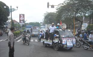 Ratusan simpatisan Syam-Su lakukan pawai keliling kota