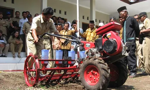 Alat tanam praktis mampu hemat 80% pengeluaran petani