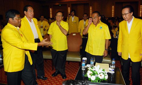 KONFLIK INTERNAL PARTAI GOLKAR : Sama-Sama Pernah Pecat Kader, Akbar Tanjung Akui Mirip Ical