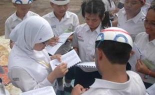 HARI PERTAMA SEKOLAH : Masih Ditemukan Siswa Baru Bawa Kresek