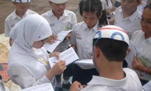 HARI PERTAMA SEKOLAH : Masih Ditemukan Siswa Baru Bawa Kresek