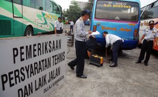 Dua Bus Ditilang, Sejumlah Penumpang Terlantar di Terminal Gunungkidul