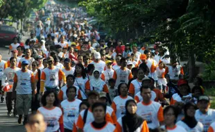 PERBANKAN SLEMAN : Gebyar Mutiara Bank Sleman Dimeriahkan dengan Jalan Sehat