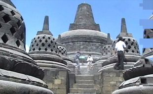  Borobudur diselimuti abu vulkanik, wisatawan dilarang naik 