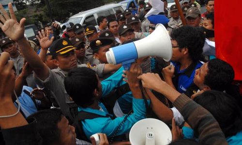 Mahasiswa demo tolak kedatangan Wapres Boediono