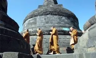 Umat Budha doa bersama di Candi Borobudur