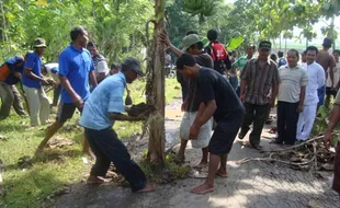 Kalaeidoskop Sragen 2010 (bagian I): Aksi massa untuk kepentingan perut hingga kepentingan politik mendominasi