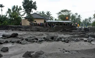 BANJIR MATERIAL VULKANIK