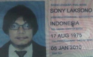 Ini dia foto Gayus di paspor Sony Laksono 