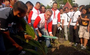 Kodam IV Diponegoro Ajak Iwan Fals Bersihkan Maron