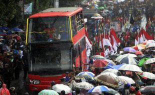 BUS TINGKAT SOLO