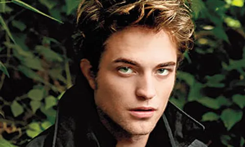 Robert Pattinson khawatir 'Breaking Dawn' terlalu vulgar