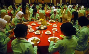 TABLE MANNER