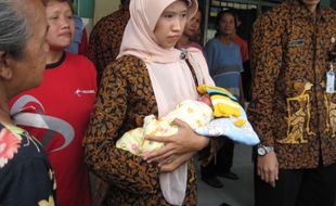 Bayi laki-laki dibuang di pinggir Jembatan Watu Gunung