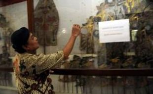 Tim 5 minta izin pinjam wayang Museum Radya Pustaka