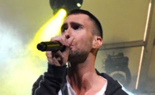 Tiba di Jakarta, Maroon 5 disambut ratusan fans