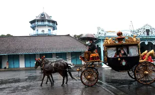 Tamu hotel minati kereta kencana 