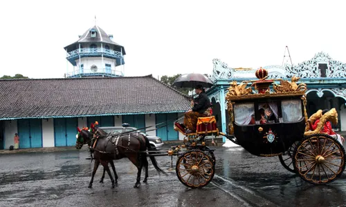 Tamu hotel minati kereta kencana 