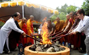 Rangkaian perayaan Tri Suci Waisak, Api Dharma diambil di Mrapen 