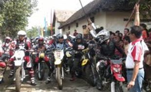 300 Offroader ramaikan rute etape pertama