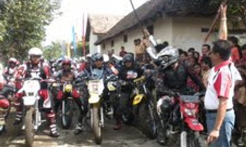 300 Offroader ramaikan rute etape pertama