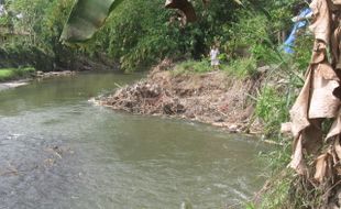  3 Tanggul ambrol, 50 rumah terancam longsor