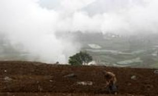 300 Orang mengungsi akibat gempa kawah timbang     