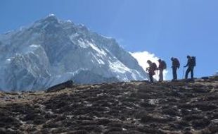 5 Ibu usia 50 tahunan mendaki 5 gunung es 