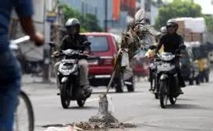 180 Km jalan kabupaten di Sukoharjo rusak