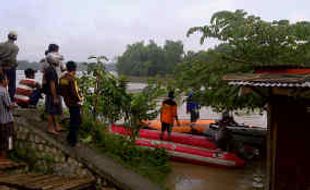 Perahu terbalik di Bengawan Solo, satu jenazah kembali ditemukan 