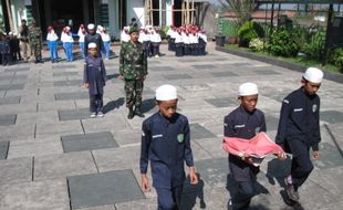 LATIHAN UPACARA