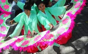 SMKN 2 Solo menggelar Korean Festival