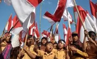 Pihak sekolah tetap ngotot tak hormati bendera