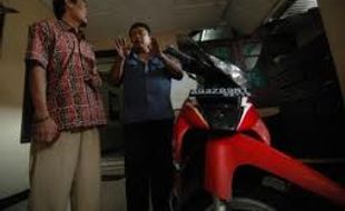 Penghuni rumah di Jakarta, dua sepeda motor raib