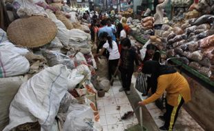 KERJA BAKTI DI PASAR GEDE