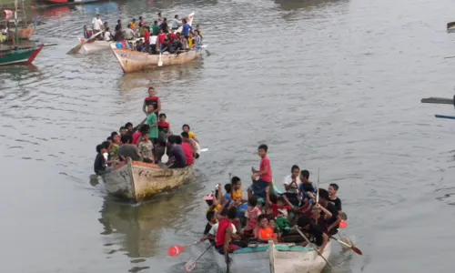 LATIHAN BALAP PERAHU