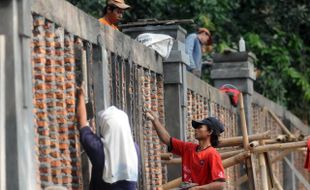 PAGAR BARU TAMAN MAKAM PAHLAWAN SOLO